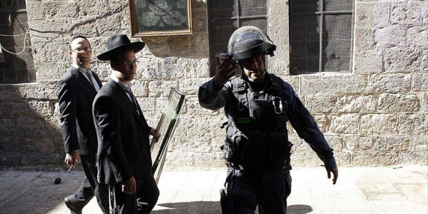 45 Yahudi Yerleşimci Mescid-i Aksa'nın Avlusuna Girdi