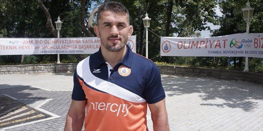 Milli Güreşçi Darbe Girişimine Direnen Halkın Yüzünü Güldürecek