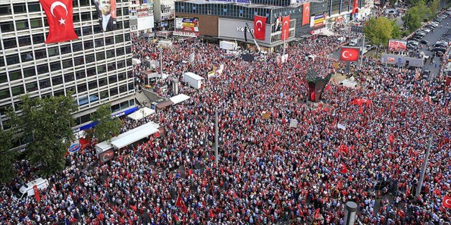 Kızılay Meydanı'nın İsmi Değişti