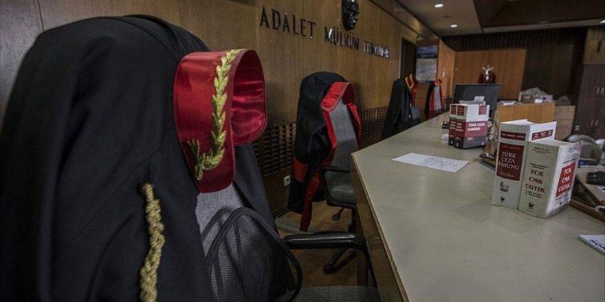 Darbeci Albayın Hakim Eşi De Gözaltına Alındı