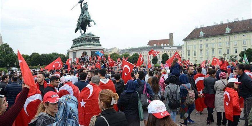 Avusturya'da Darbe Karşıtı Türklere Baskılar Artıyor