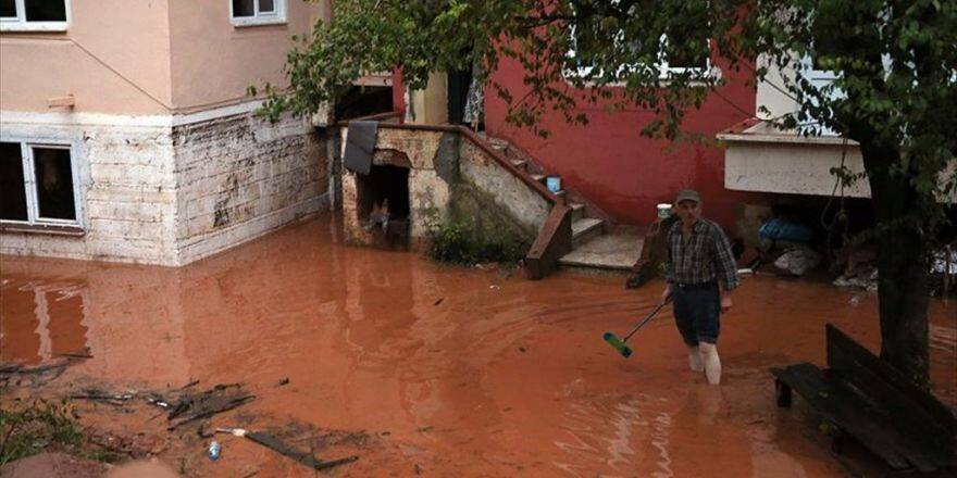 Bartın’da Selden Etkilenen Vatandaşlar Yaralarını Sarmaya Çalışıyor