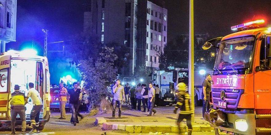 Van'da Polis Merkezine Bomba Yüklü Araçla Saldırı
