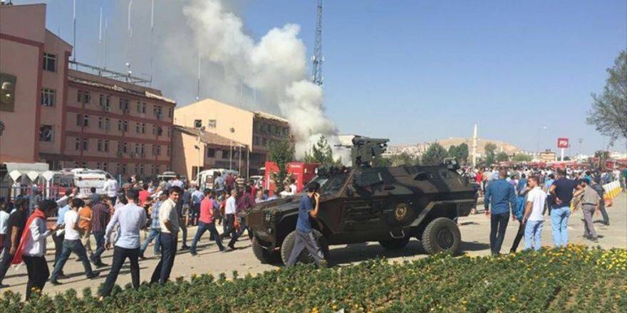 Elazığ'da İl Emniyet Müdürlüğü Önünde Patlama