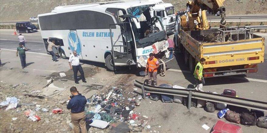 Gaziantep'te Yolcu Otobüsü Devrildi