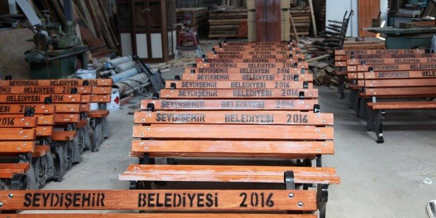 Seydişehir Belediyesi ağaç ürünlerini marangozhanelerinde üretiyor