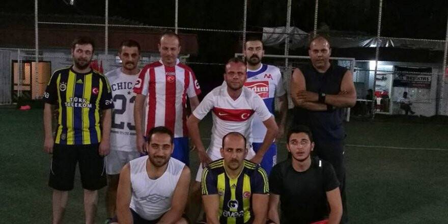 Sporsever tanıdık isimler halı sahada
