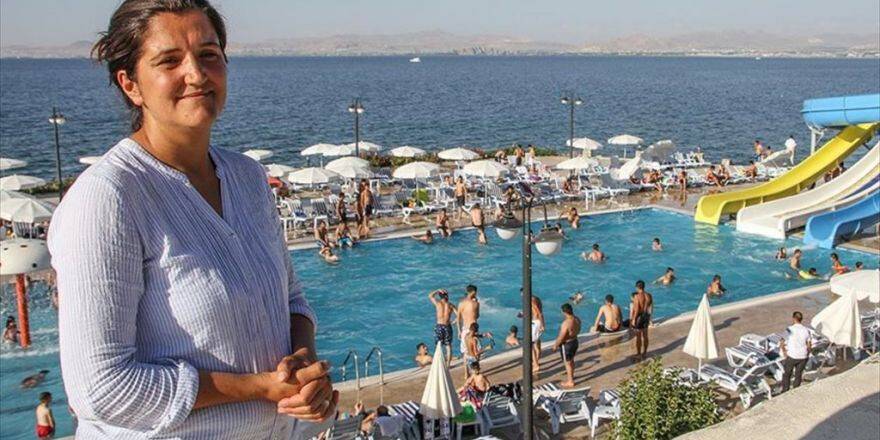 Vanlı Kız Kardeşler Atıl Araziyi Turistik Tesise Çevirdi