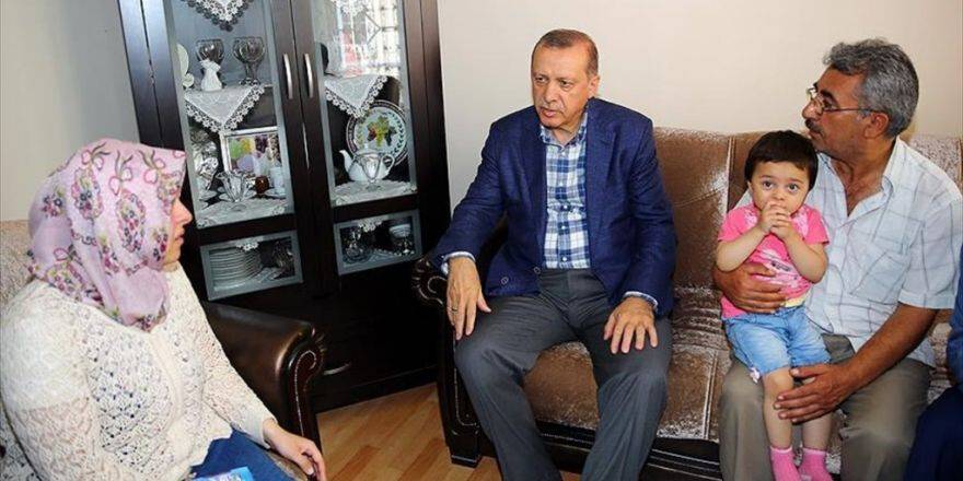 Cumhurbaşkanı Erdoğan'dan Şehit Düşen Hüseyin Kısa'nın Ailesine Ziyaret