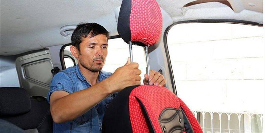 Afgan Mülteci Ekmek Parasını Sanatıyla Kazanıyor