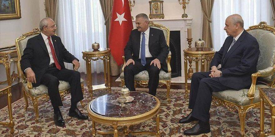 Liderler Zirvesinde 'Mini Anayasa Paketi' İle İlgili Değerlendirmeler Yapıldı