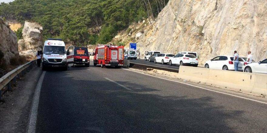 Antalya'da Askeri Aracın Geçişi Sırasında Patlama