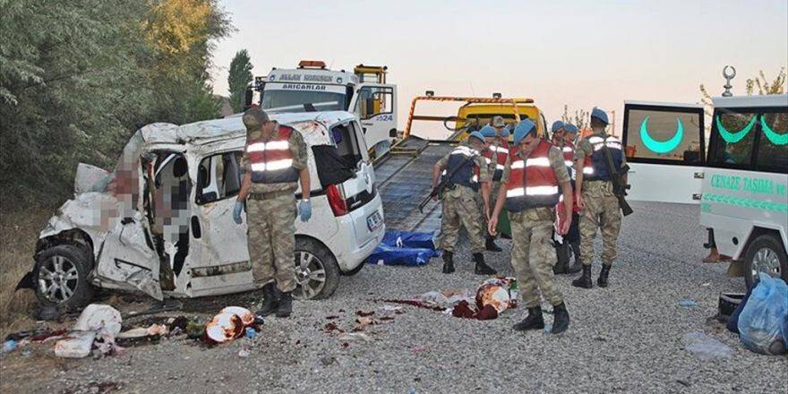 Adıyaman'da Otobüs İle Ticari Araç Çarpıştı: 7 Ölü