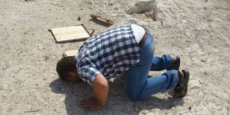 İlk İşi Vatan Toprağını Öpmek Oldu