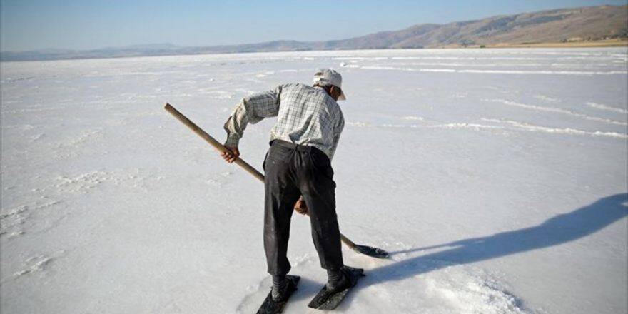 Ekmeğini Yarım Asırdır Tuzdan Çıkarıyor