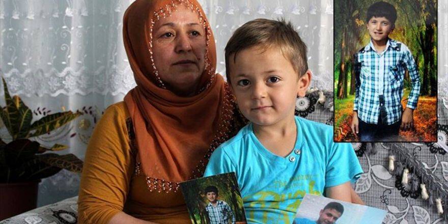 Evinden Her Çıktığında Pkk'nın Katlettiği Oğlunu Hatırlıyor