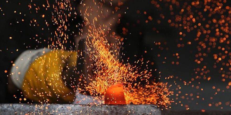 Bıçak Siparişlerini Yetiştirmeye Çalışıyorlar