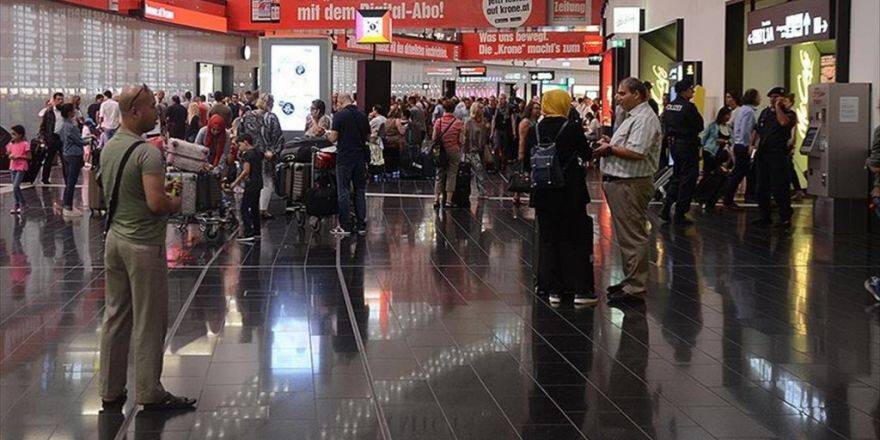 Viyana Havalimanı'nda 49 Yolcuya 'Schengen' Eziyeti