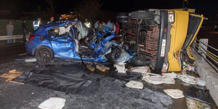 Çağlayan'da Kamyon İle Otomobil Çarpıştı: 2 Ölü, 2 Yaralı