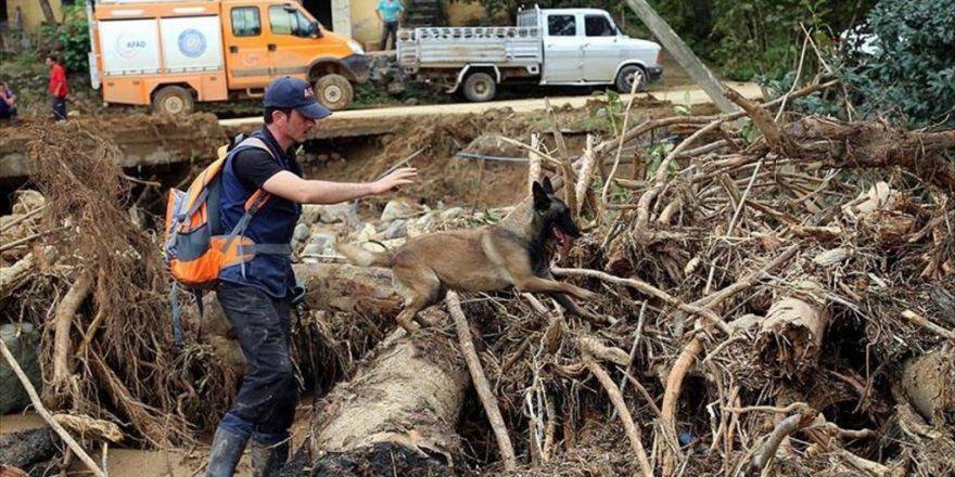 Rize'de Sele Kapılan Çocuğu Arama Çalışmaları Sürüyor