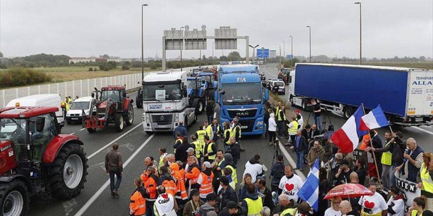 Calais'de Sığınmacı Karşıtı Protesto