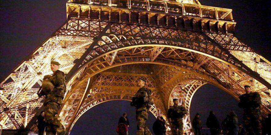 Paris'te Terör Alarmı