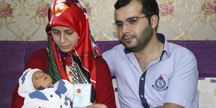 Demir Çifti Bebeklerine 'Ömer Halis' Adını Verdi