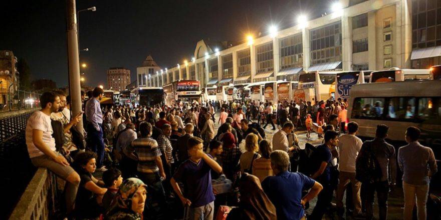 Büyük İstanbul Otogarı'nda Bayram Yoğunluğu