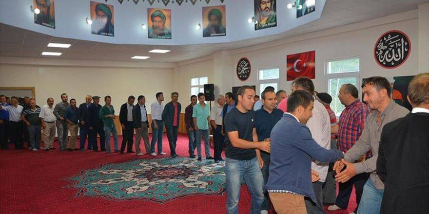 Aynı Çatı Altında Bayramlaştılar