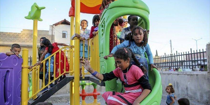 Cerablus'ta Daeş'in Enkazı Çocukların Oyun Alanı Oldu