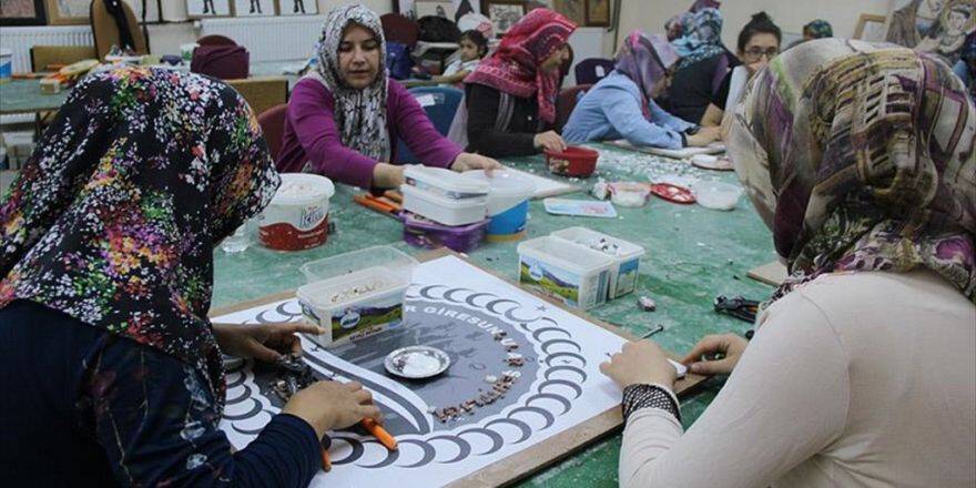 Ekmeklerini "Atık Mermerden" Çıkarıyorlar