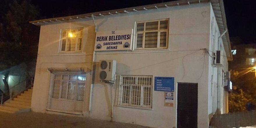 Derik Belediyesinde Yenilenen Kürtçe Tabelalar Asıldı