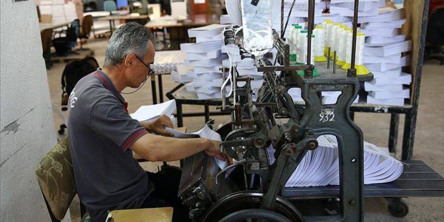 Mahkeme Dosyası Ve Diplomaları Hükümlüler Basıyor