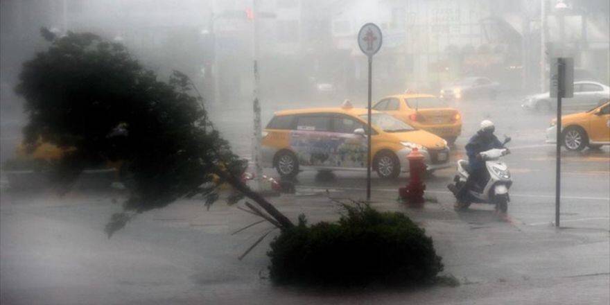 Tropikal Fırtına Vietnam'da 5 Can Aldı