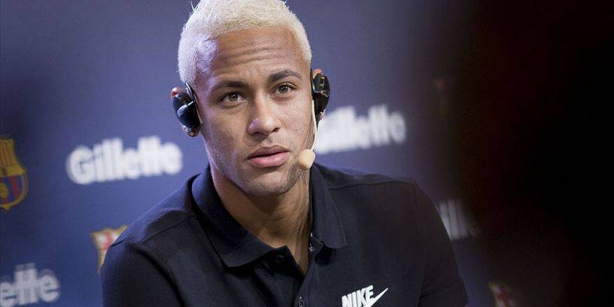 Neymar Barcelona'da Mutlu