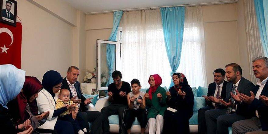 Erdoğan'dan 15 Temmuz Şehitlerinin Ailelerine Ziyaret