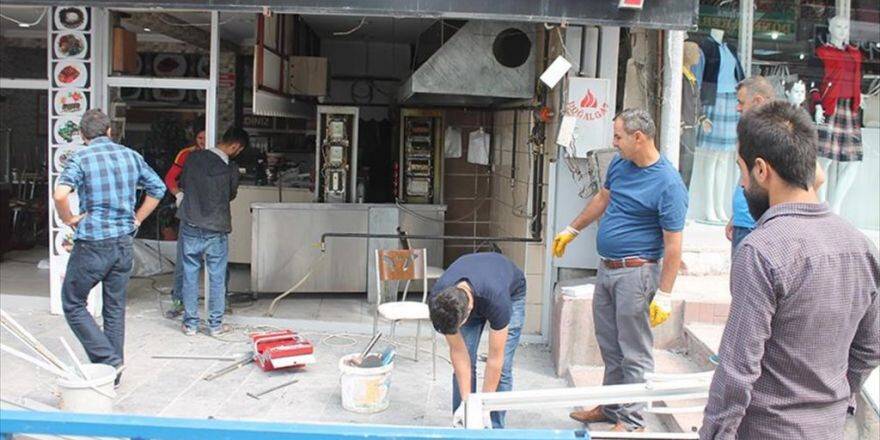 Van'daki Terör Saldırısında Zarar Gören İş Yerleri Onarılıyor