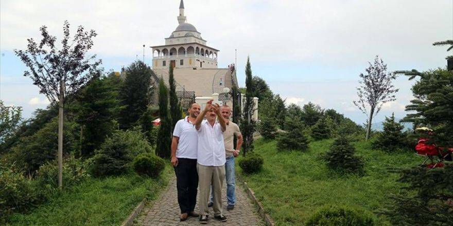 Erdoğan'ın Açtığı Camiye Ziyaretçi Akını