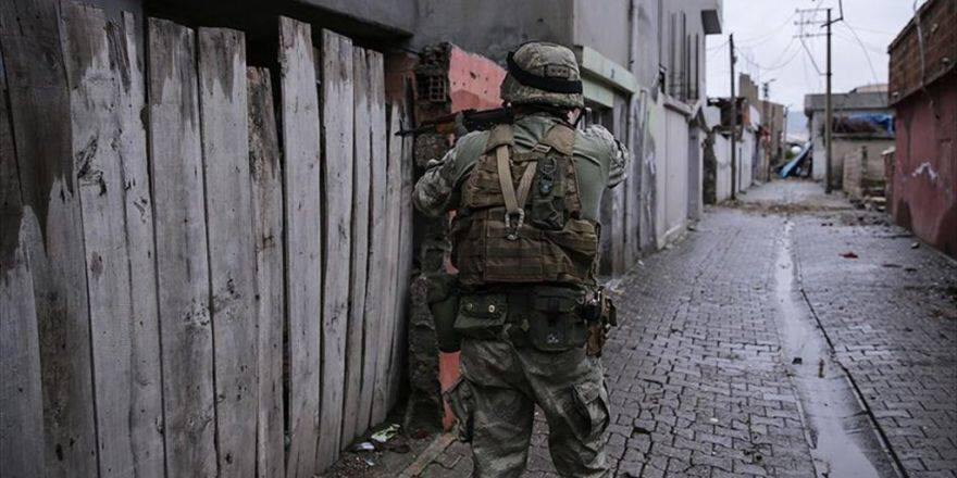 Çukurca'da 3 Terörist Etkisiz Hale Getirildi