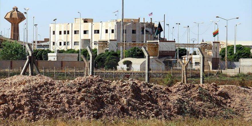 Pyd 'Karargahı'na Asılan Abd Bayraklarından 3'ü İndirildi