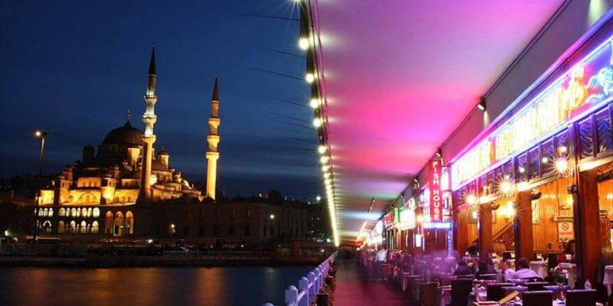 'Yabancılar İstanbul'da Lüks Yemeğe Yılda 300 Milyon Dolar Ödüyor'
