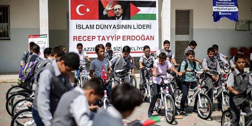 Gazzeli Çocuklara Bisiklet Hediyesi