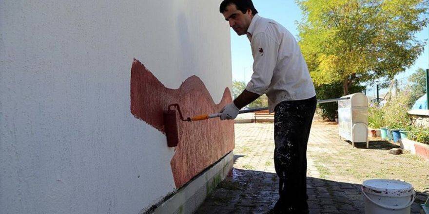 Takdir Belgeli Okulun Müdürü Tatilde İşçi Gibi Çalıştı