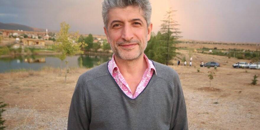 Dizi oyuncusu Rıza Sönmez sanatçıların köyünde
