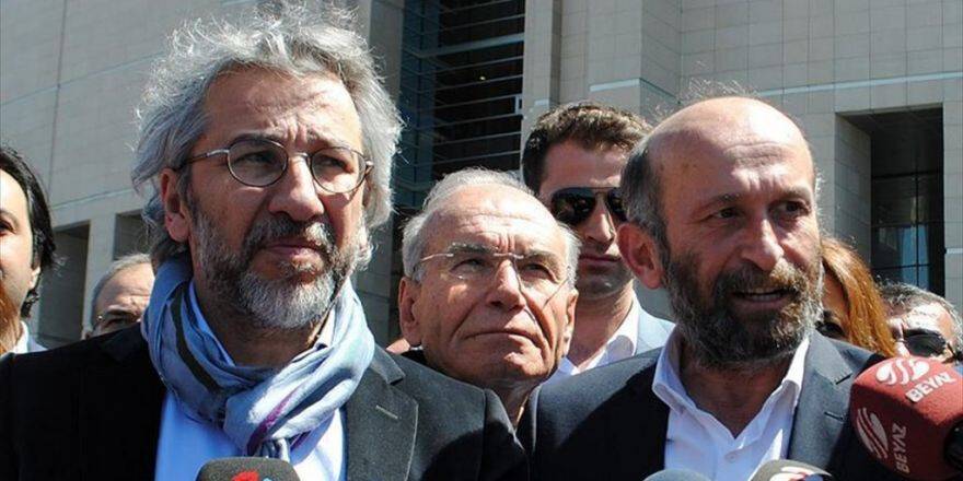 Dündar Ve Gül'ün 'Terör Örgütüne Yardım Etme' Davası Başladı