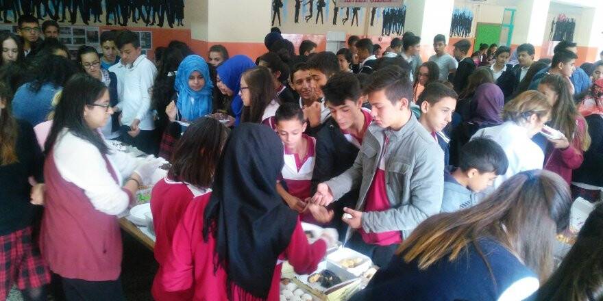 Akşehir'de şehitler için kermes