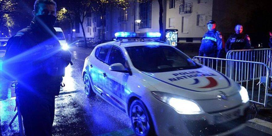 Fransa'da Başörtülü Kadına Silahlı Saldırı