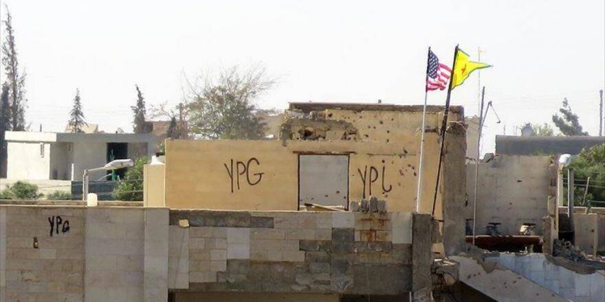 Pyd "Karargahı"ndaki Abd Bayrağı Yerinde Duruyor