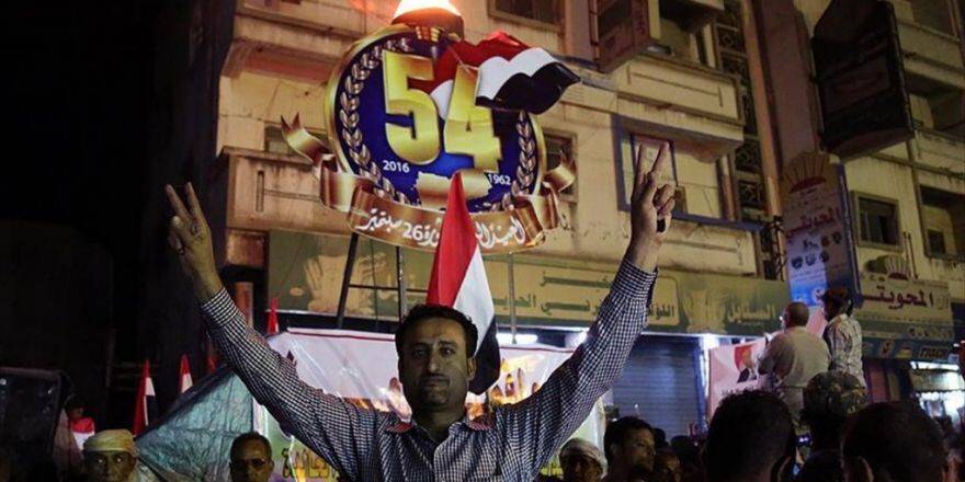 Yemenliler 26 Eylül Devriminin Yıl Dönümünü Kutluyor