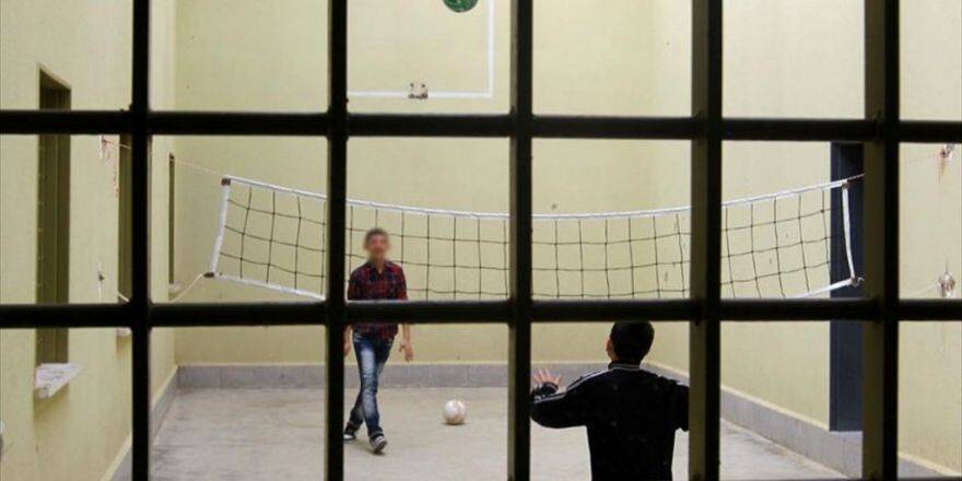 Adalet Bakanı Bozdağ: Türkiye'de 2 Bin 542 Çocuk Tutuklu Ve Hükümlü Var